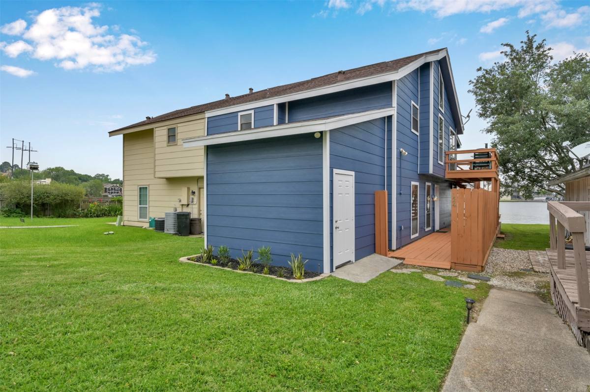 Townhouse for rent at 124 April Point Dr N #124, Montgomery, TX 77356