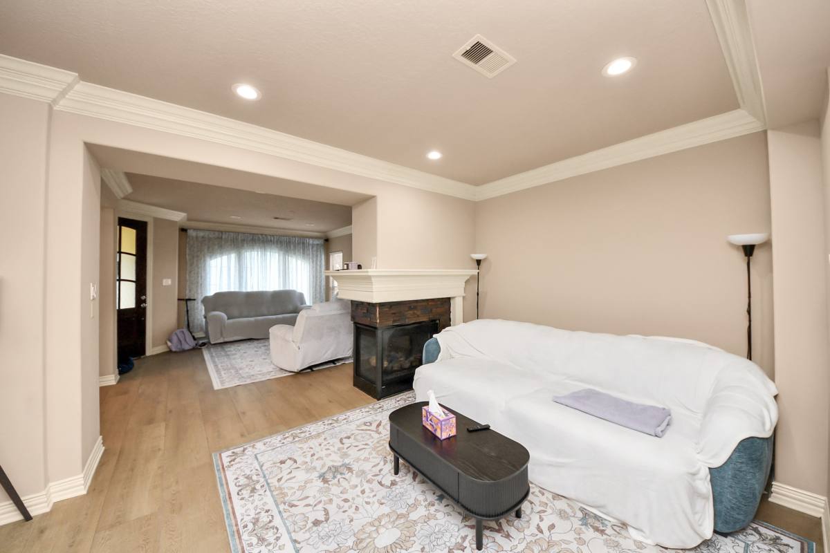 Townhouse for rent at 14454 Summerleaf Lane, Houston, TX 77077