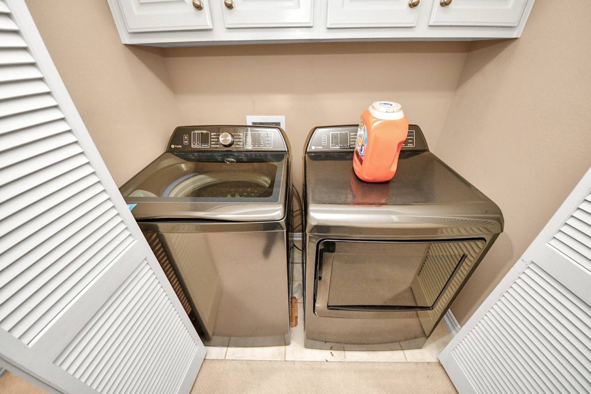 Townhouse for rent at 14454 Summerleaf Lane, Houston, TX 77077