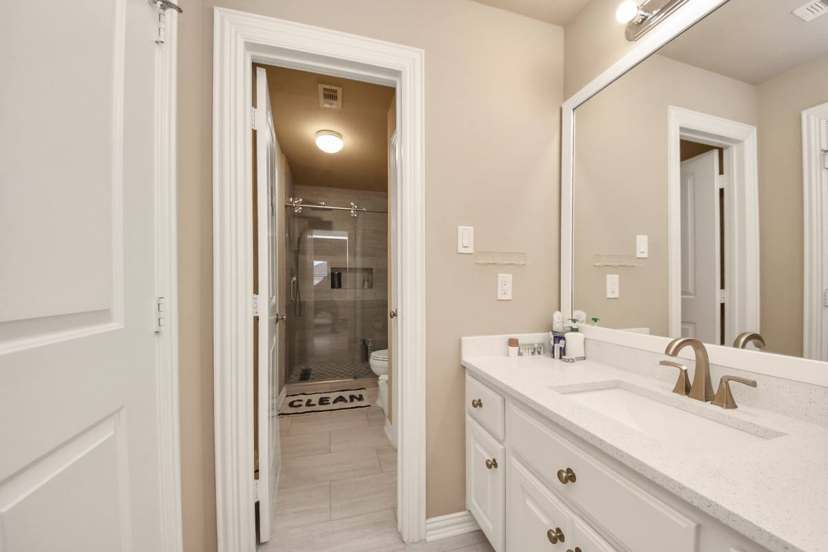 Townhouse for rent at 14454 Summerleaf Lane, Houston, TX 77077
