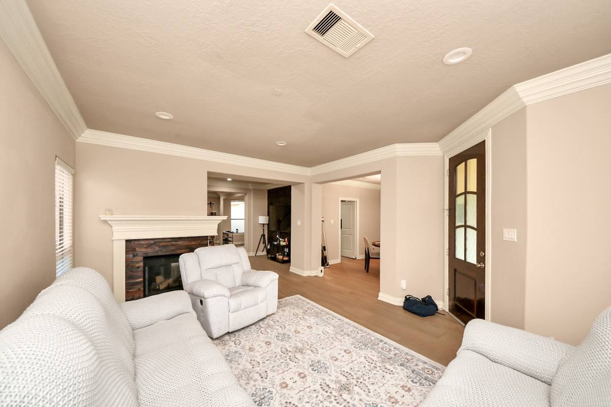 Townhouse for rent at 14454 Summerleaf Lane, Houston, TX 77077