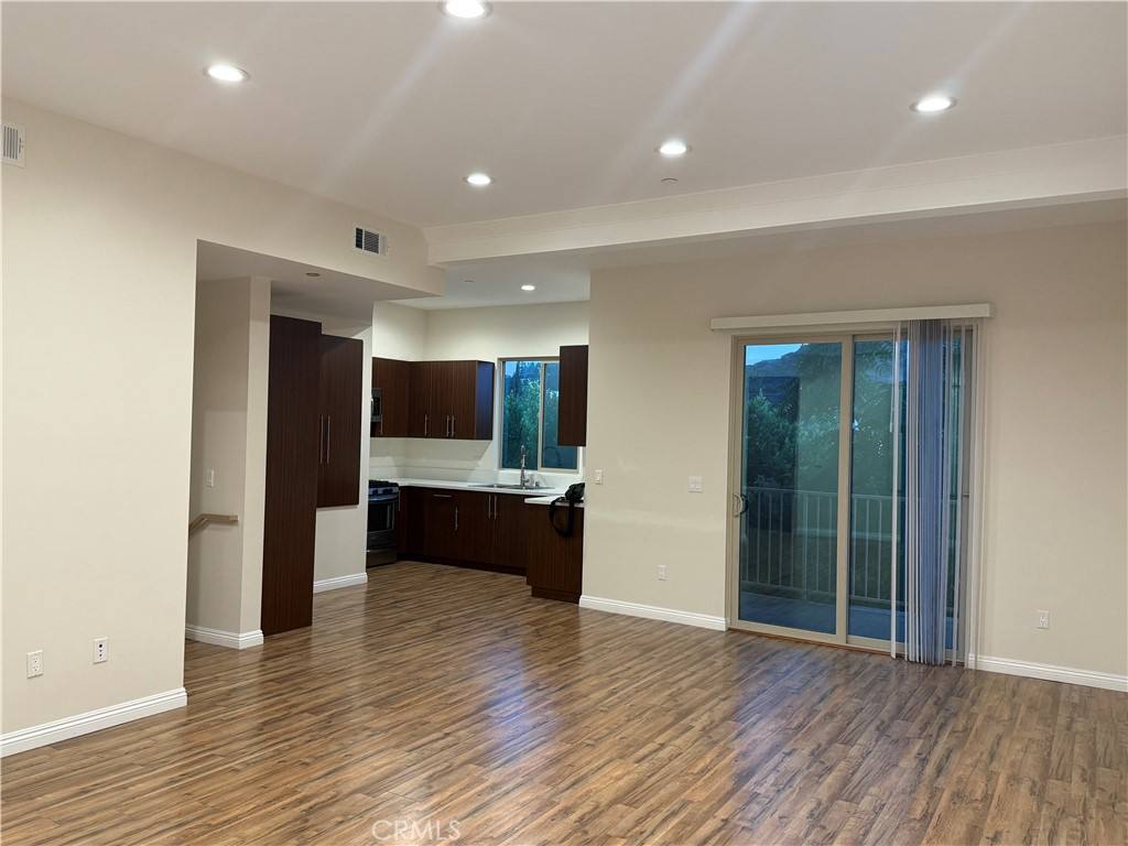 Townhouse for rent at 9951 Marcus Ave #104, Tujunga, CA 91042