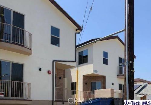 Townhouse for rent at 9951 Marcus Ave #104, Tujunga, CA 91042