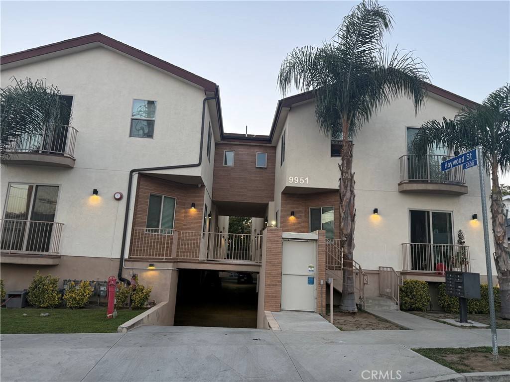 Townhouse for rent at 9951 Marcus Ave #104, Tujunga, CA 91042