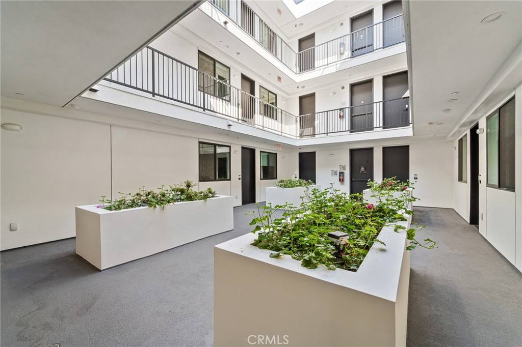Apartment for rent at 7510 Sepulveda Blvd #101, Van Nuys, CA 91405