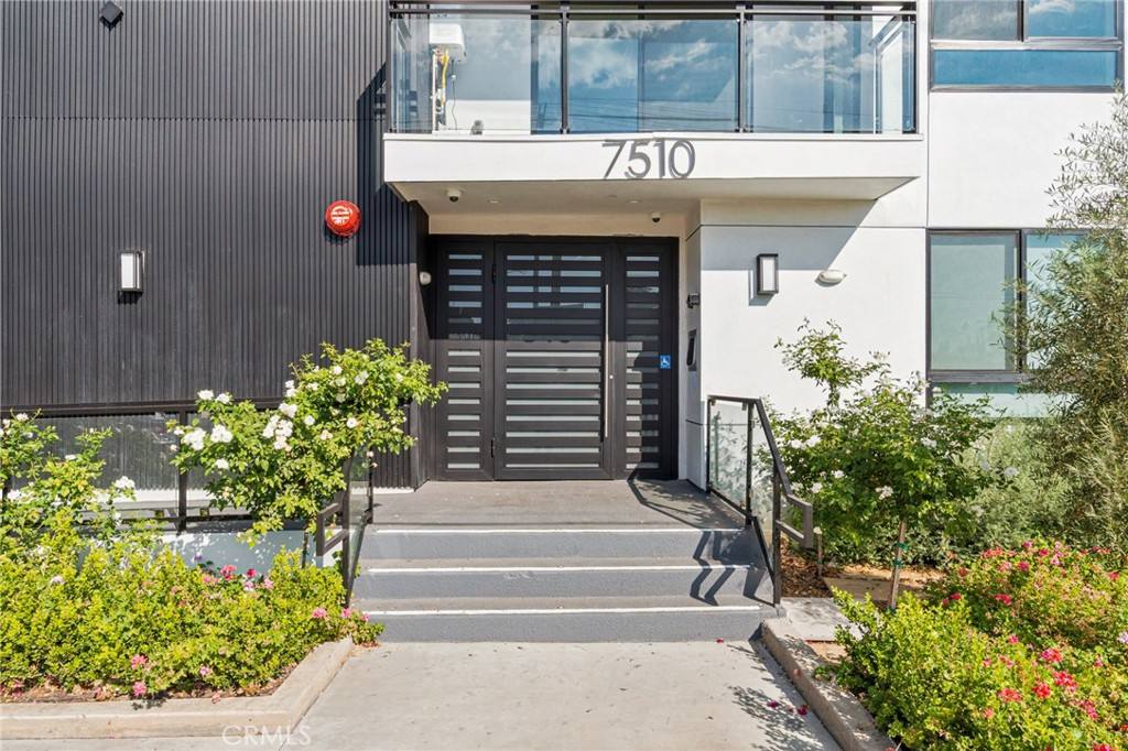 Apartment for rent at 7510 Sepulveda Blvd #101, Van Nuys, CA 91405