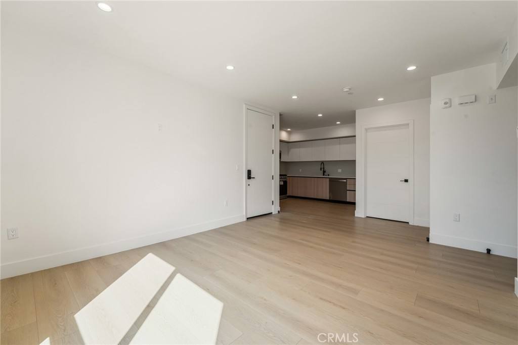 Apartment for rent at 7510 Sepulveda Blvd #101, Van Nuys, CA 91405