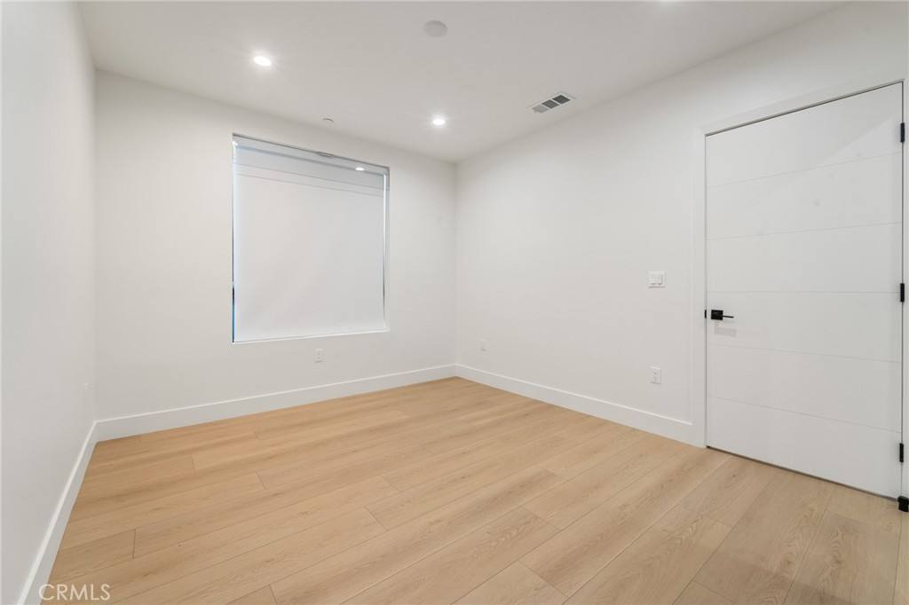 Apartment for rent at 7510 Sepulveda Blvd #101, Van Nuys, CA 91405