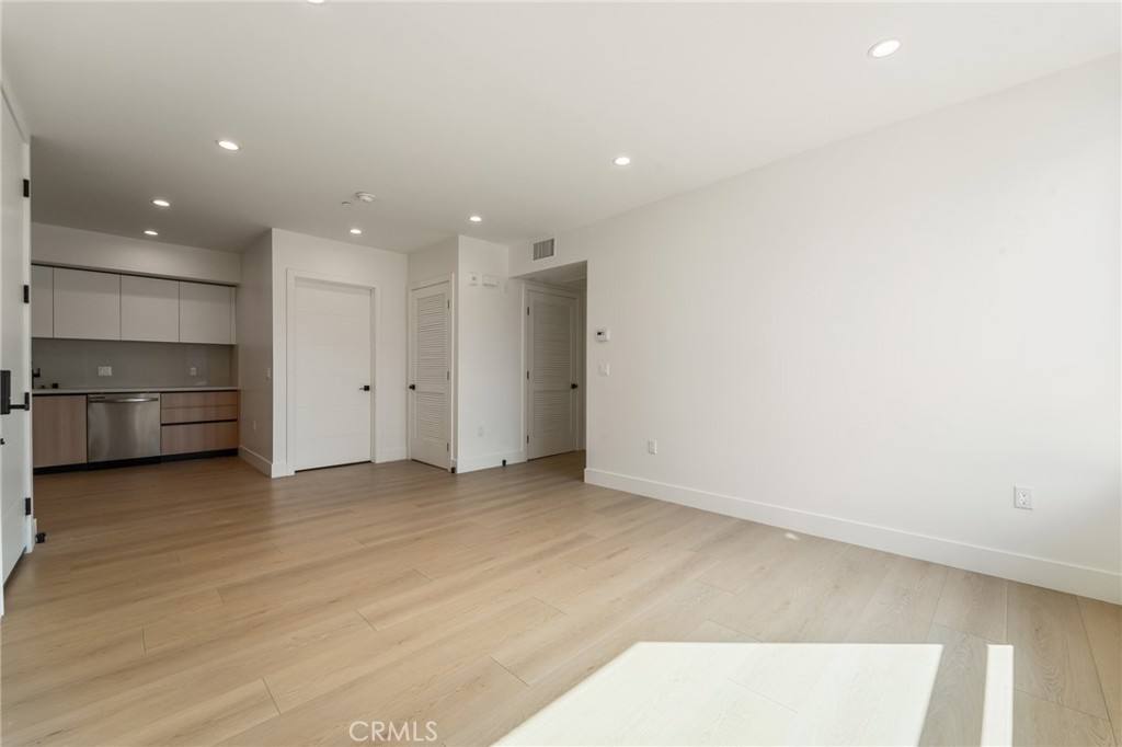 Apartment for rent at 7510 Sepulveda Blvd #101, Van Nuys, CA 91405