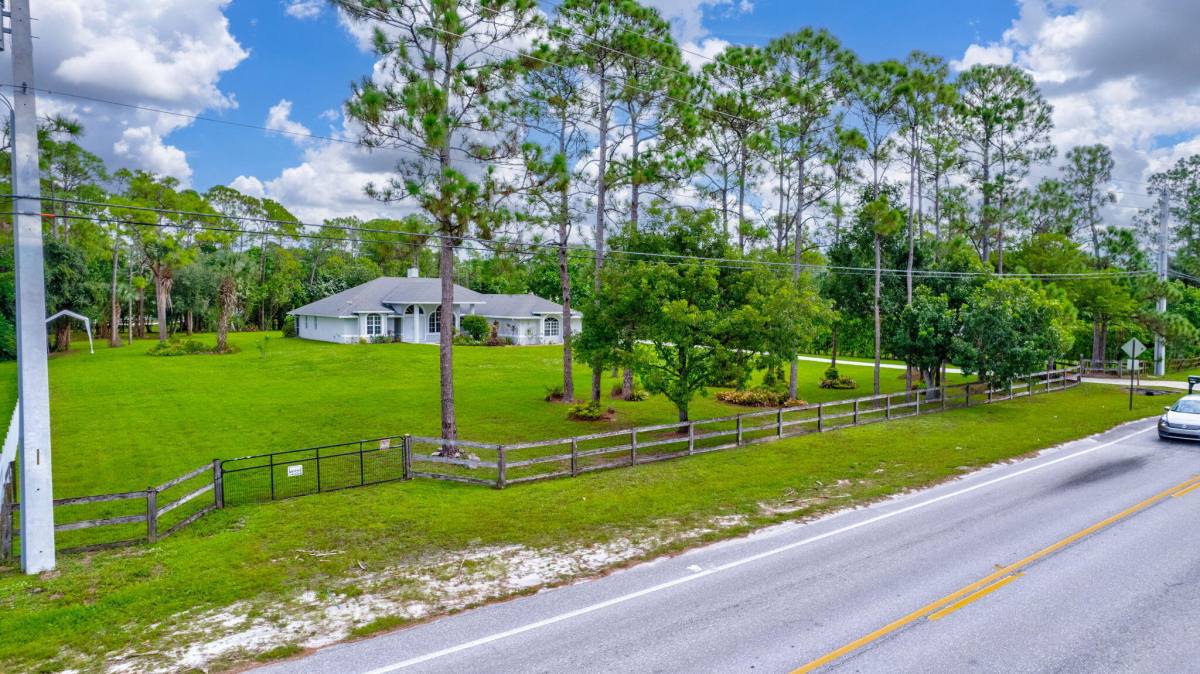 Apartment for rent at 14911 Orange Blvd, Loxahatchee, FL 33470