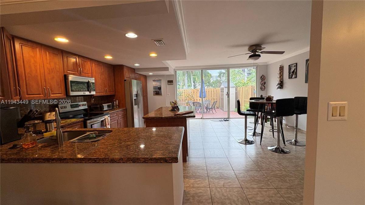 Townhouse for rent at 808 NE 27th Ave #808, Hallandale, FL 33009