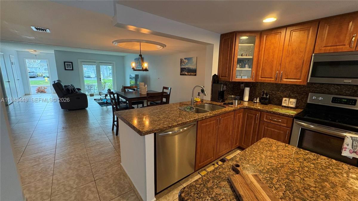 Townhouse for rent at 808 NE 27th Ave #808, Hallandale, FL 33009