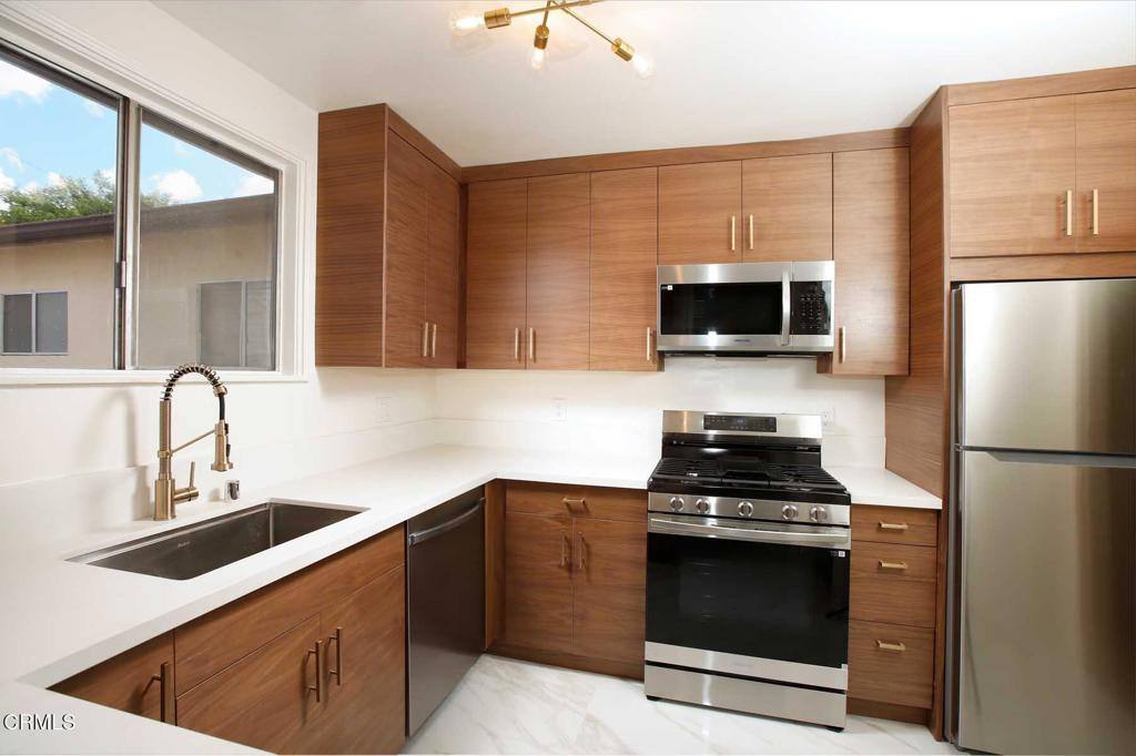 Apartment for rent at 7046 Murietta Ave, Van Nuys, CA 91405