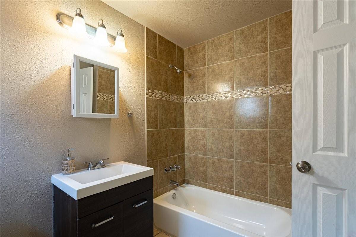 Apartment for rent at 3045 Golfcrest Blvd #25, Houston, TX 77087