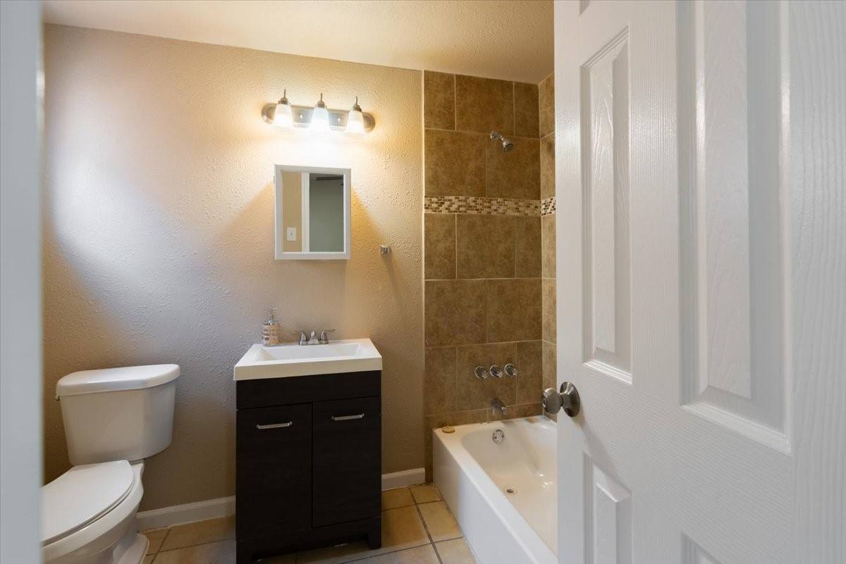 Apartment for rent at 3045 Golfcrest Blvd #25, Houston, TX 77087