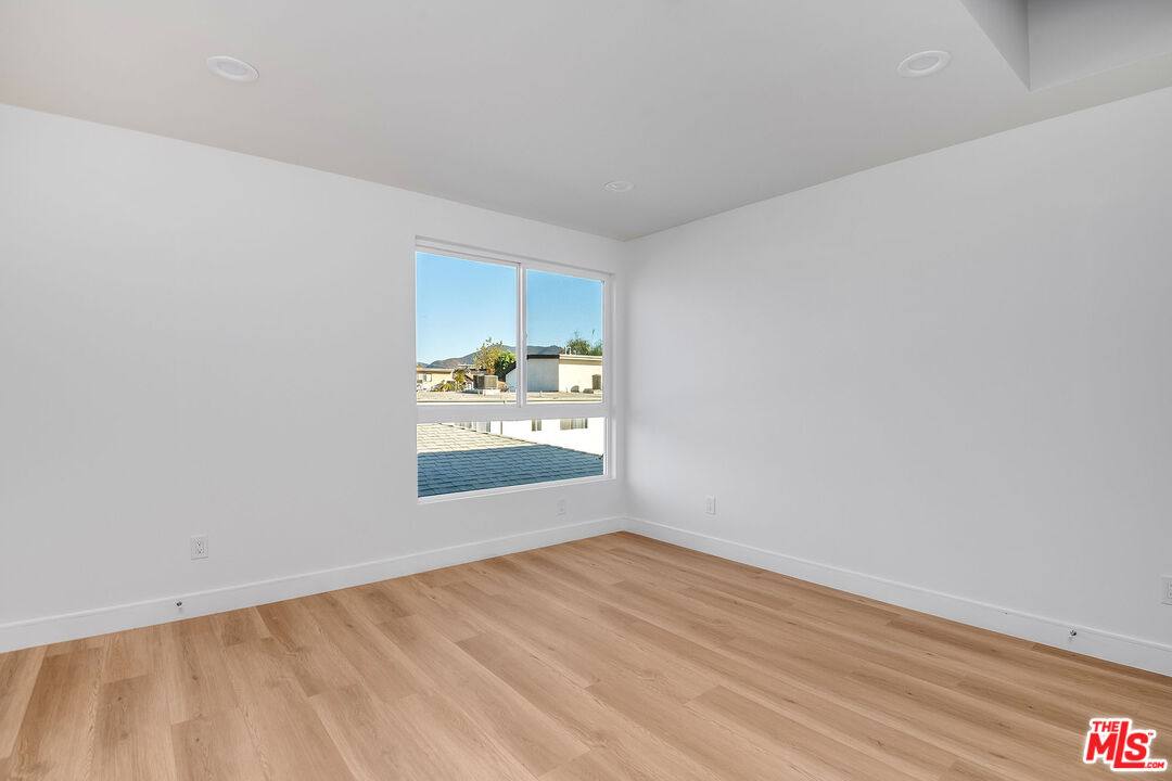 Townhouse for rent at 10803-2 Kling St, North Hollywood, CA 91602