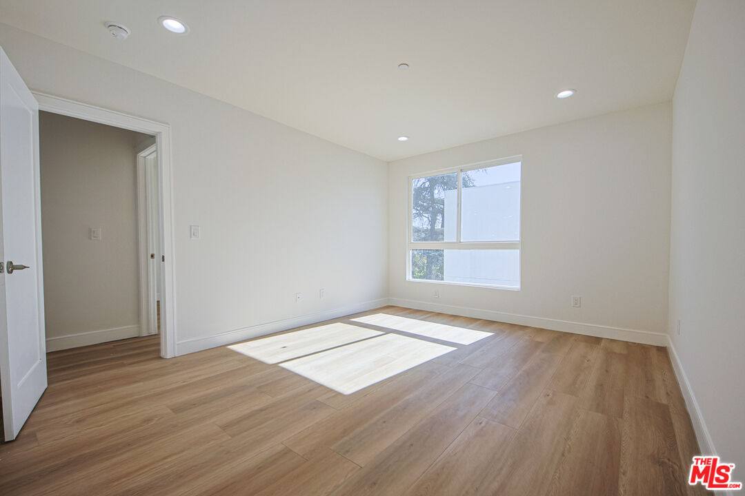 Townhouse for rent at 10803-2 Kling St, North Hollywood, CA 91602