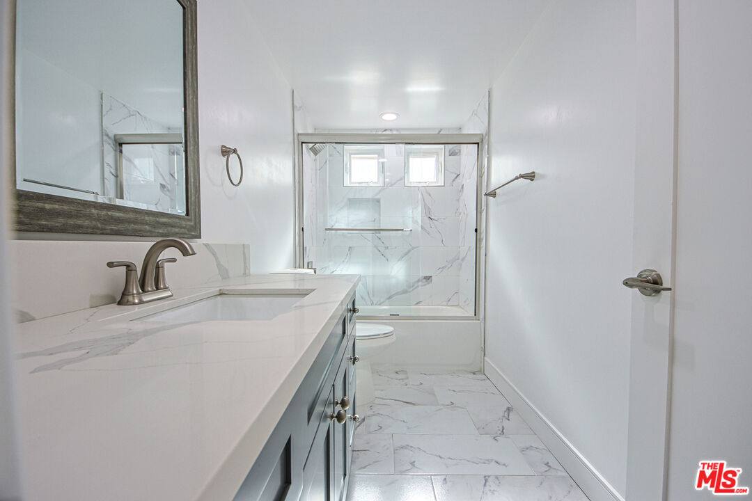 Townhouse for rent at 10803-2 Kling St, North Hollywood, CA 91602