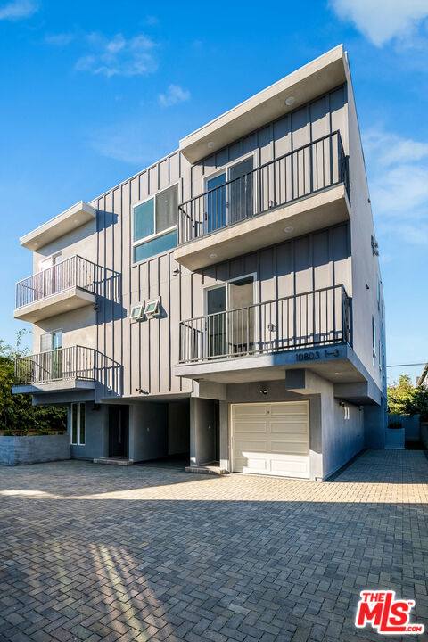 Townhouse for rent at 10803-2 Kling St, North Hollywood, CA 91602