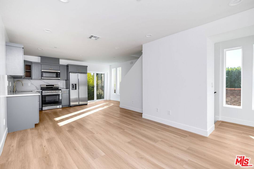 Townhouse for rent at 10803-2 Kling St, North Hollywood, CA 91602