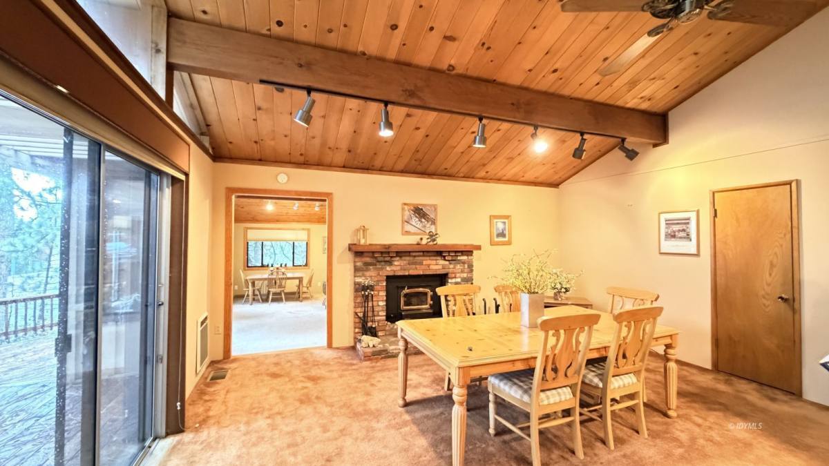 Apartment for rent at 26823 Crestview Dr, Idyllwild, CA 92549