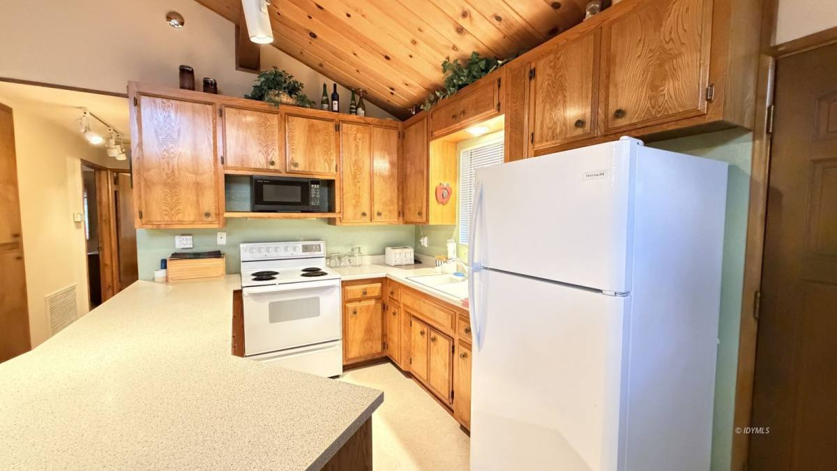 Apartment for rent at 26823 Crestview Dr, Idyllwild, CA 92549