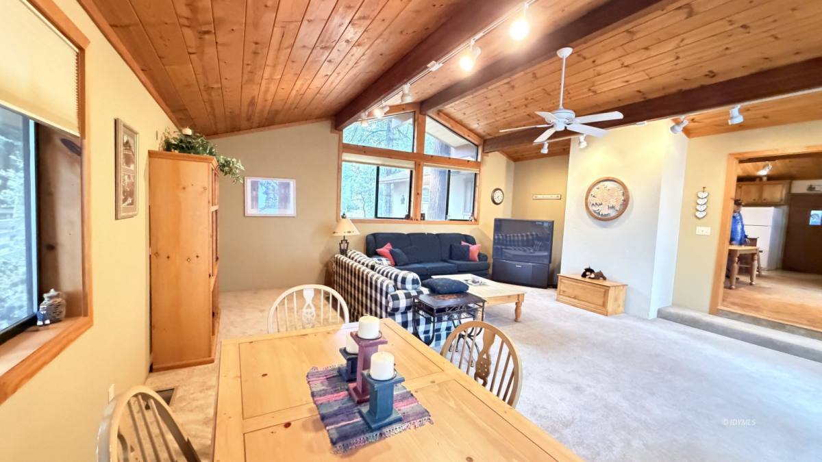 Apartment for rent at 26823 Crestview Dr, Idyllwild, CA 92549