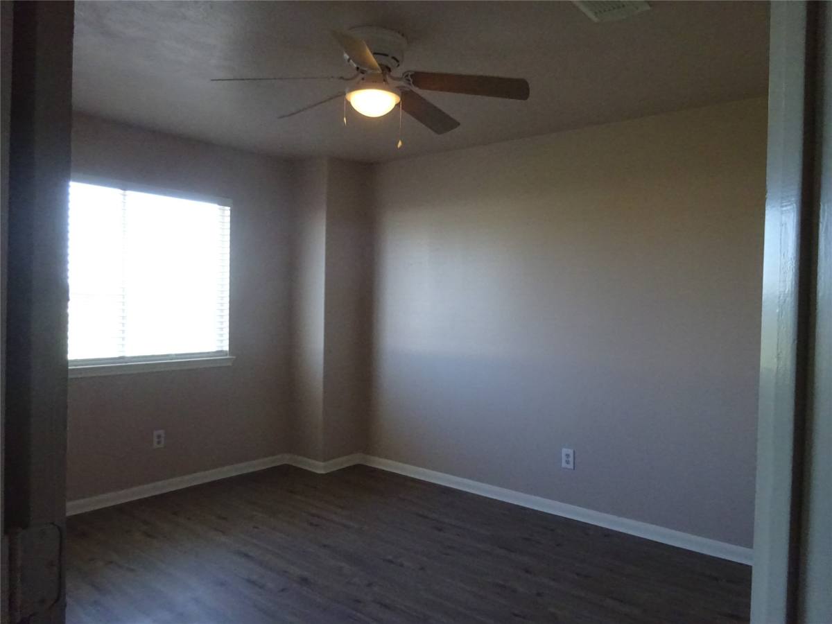 Townhouse for rent at 4918 Landward Lane, Houston, TX 77086