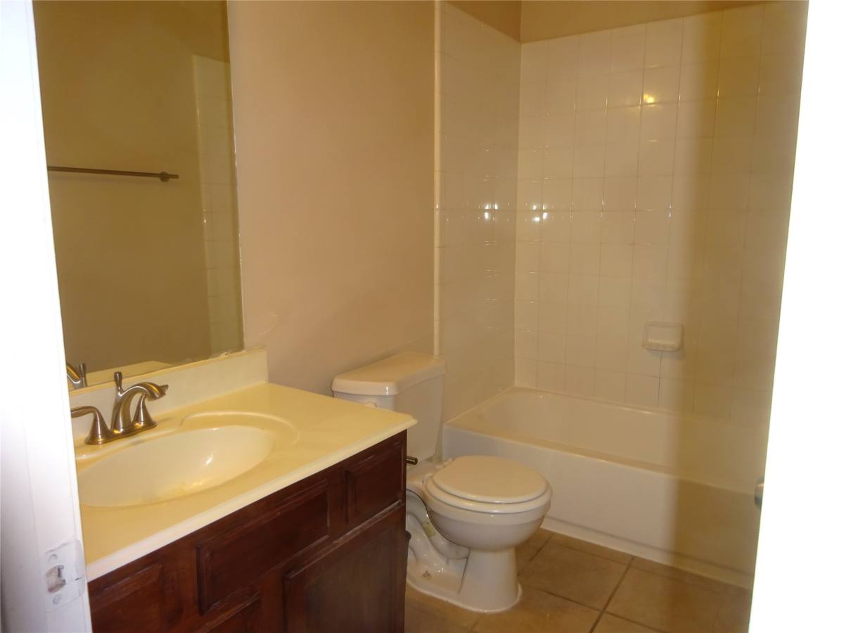 Townhouse for rent at 4918 Landward Lane, Houston, TX 77086