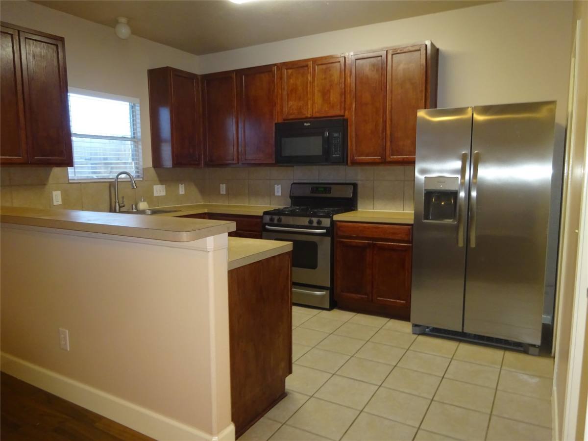 Townhouse for rent at 4918 Landward Lane, Houston, TX 77086