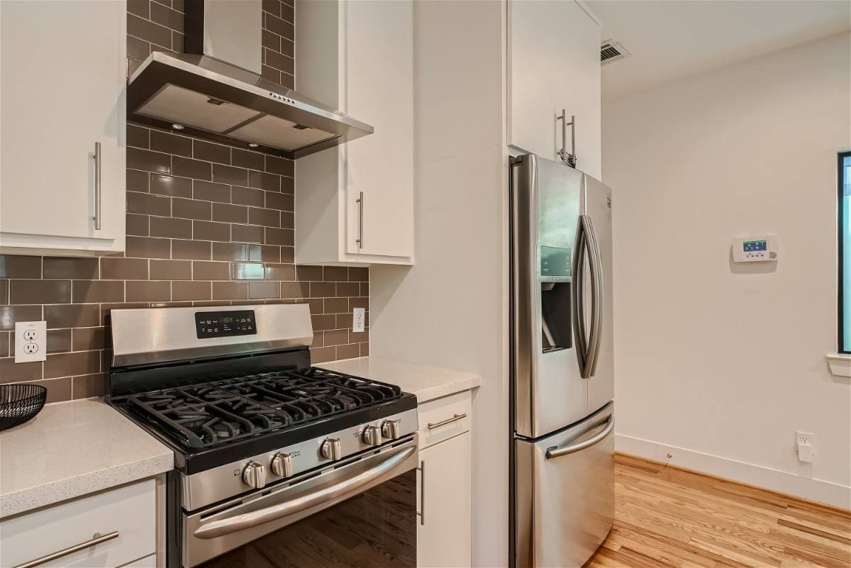 Apartment for rent at 4916 McKinney St, Houston, TX 77023