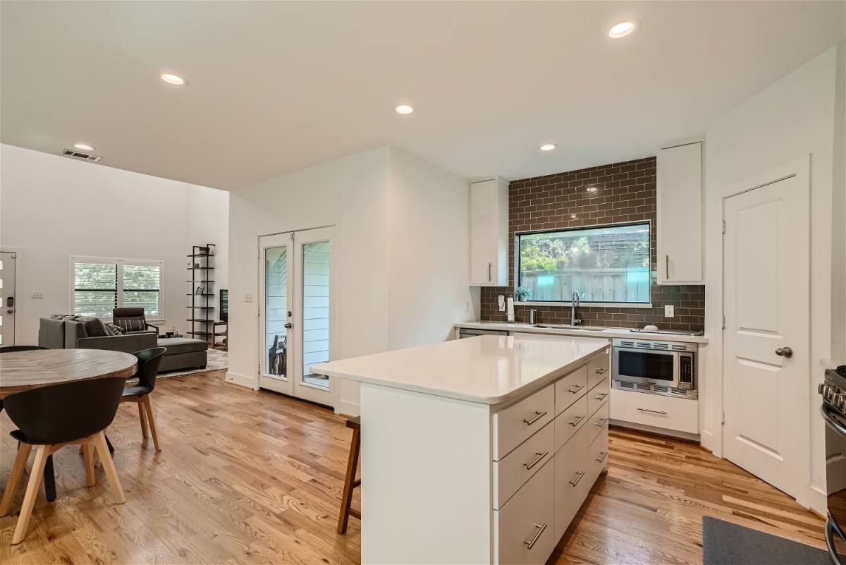 Apartment for rent at 4916 McKinney St, Houston, TX 77023