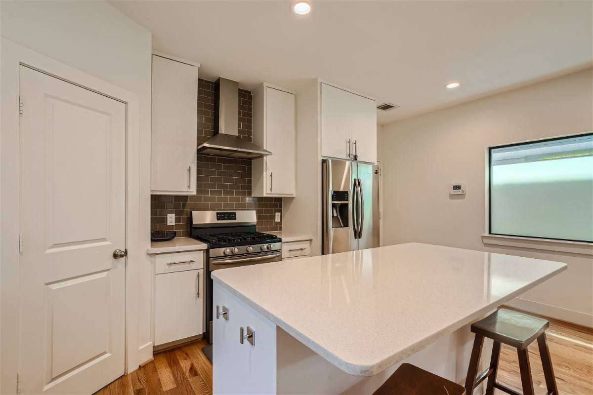 Apartment for rent at 4916 McKinney St, Houston, TX 77023