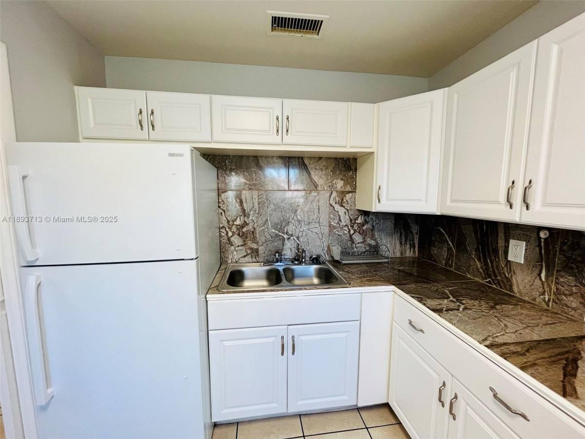 Apartment for rent at 1050 Atlantic Shores Blvd #108, Hallandale, FL 33009