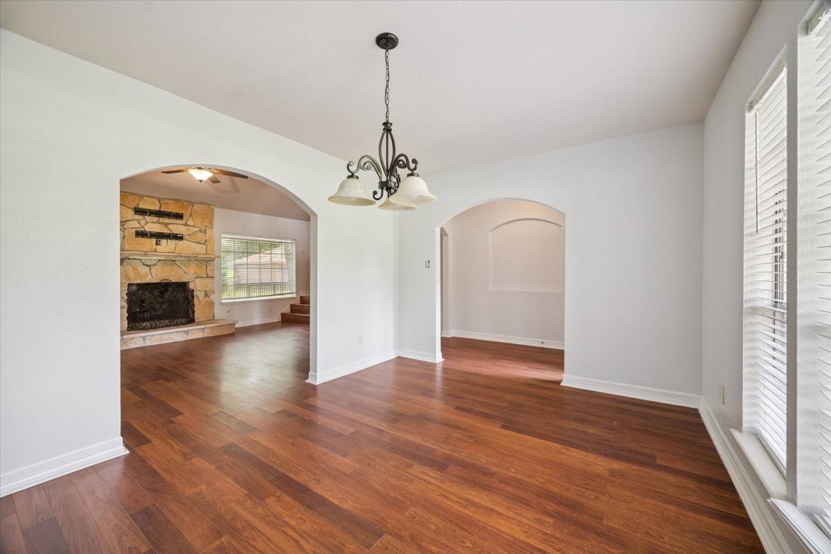 Apartment for rent at 23906 Northcrest Dr, Spring, TX 77389