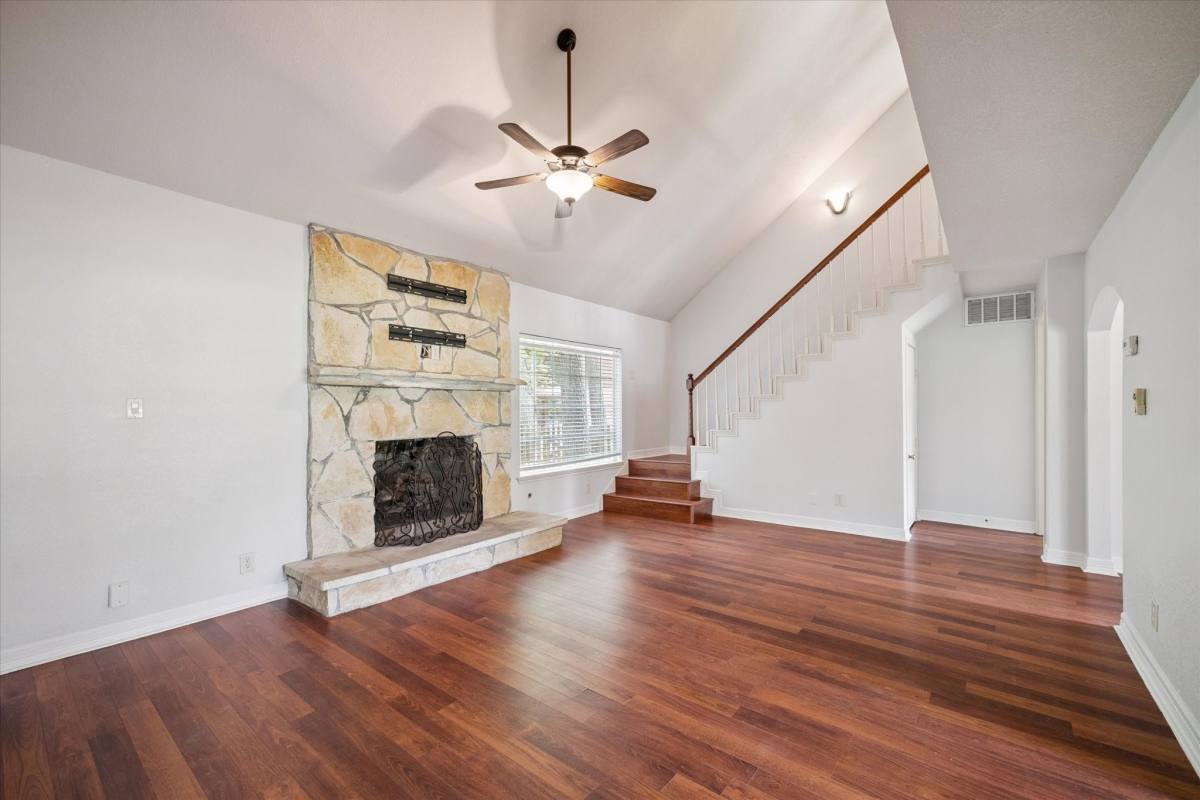 Apartment for rent at 23906 Northcrest Dr, Spring, TX 77389
