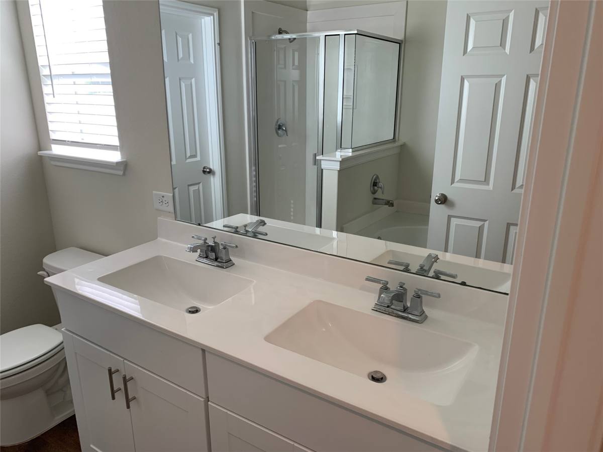Apartment for rent at 4622 Falling Sun Dr, Houston, TX 77069