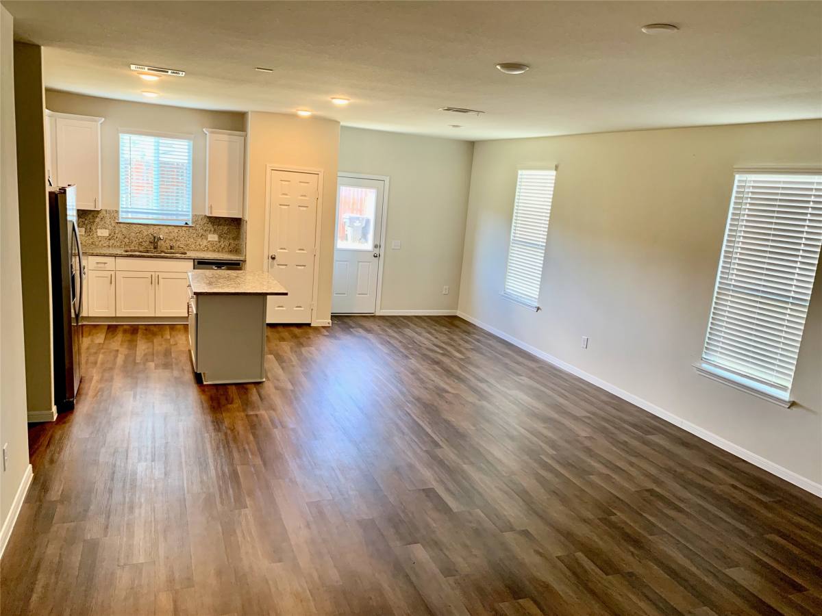 Apartment for rent at 4622 Falling Sun Dr, Houston, TX 77069
