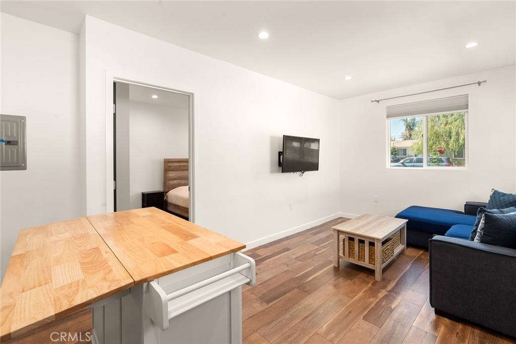 Apartment for rent at 6624 Dannyboyar Ave, West Hills, CA 91307