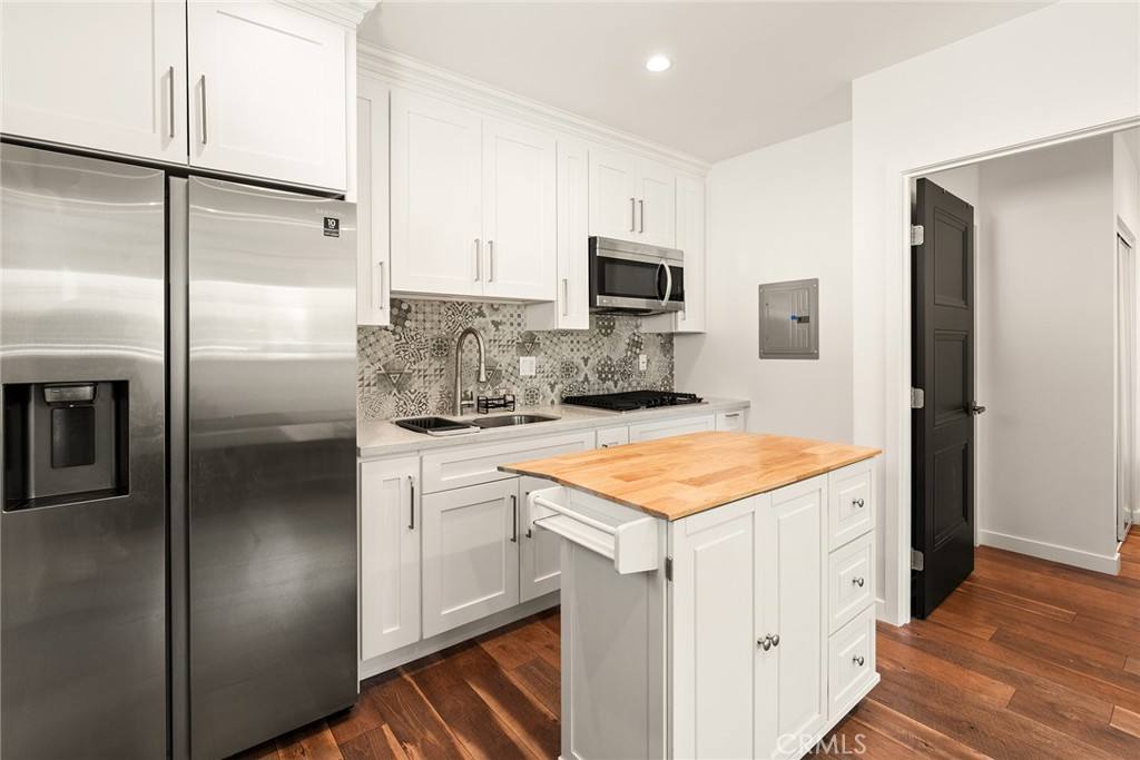 Apartment for rent at 6624 Dannyboyar Ave, West Hills, CA 91307