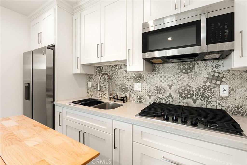 Apartment for rent at 6624 Dannyboyar Ave, West Hills, CA 91307
