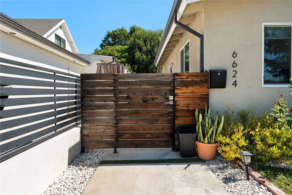 Apartment for rent at 6624 Dannyboyar Ave, West Hills, CA 91307