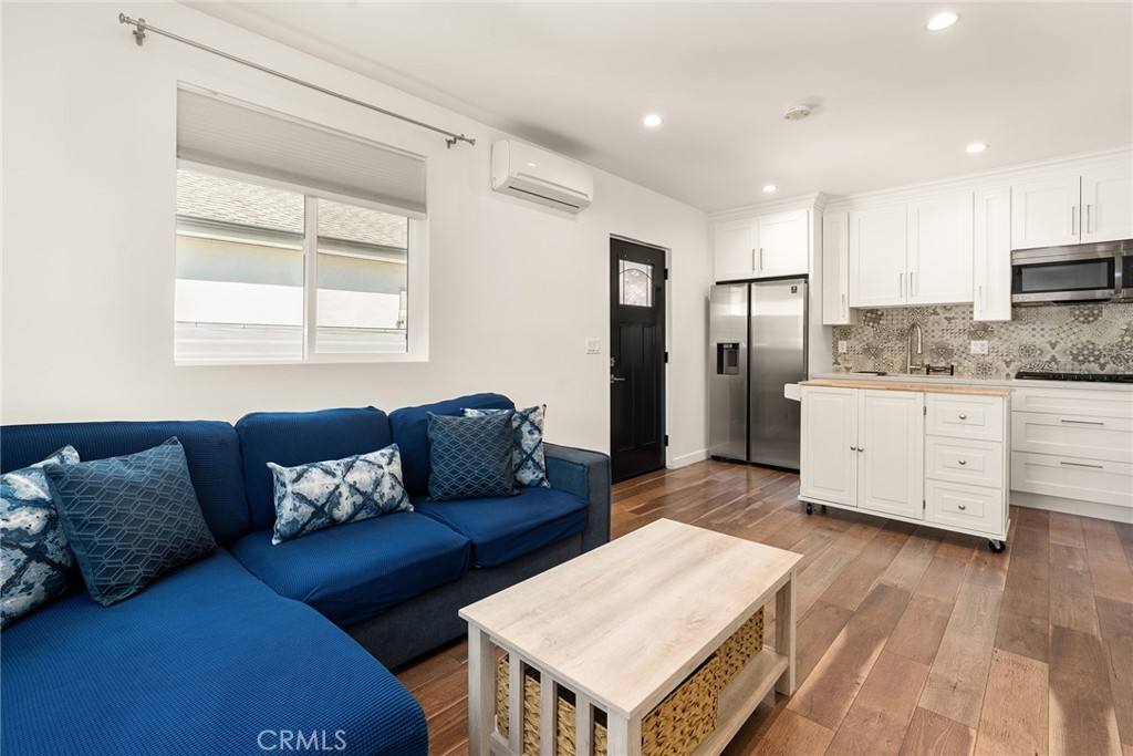 Apartment for rent at 6624 Dannyboyar Ave, West Hills, CA 91307