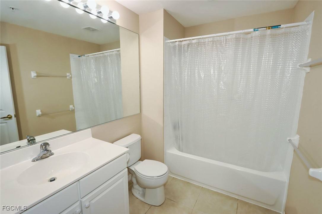 Townhouse for rent at 1172 Oxford Lane #27, Naples, FL 34105