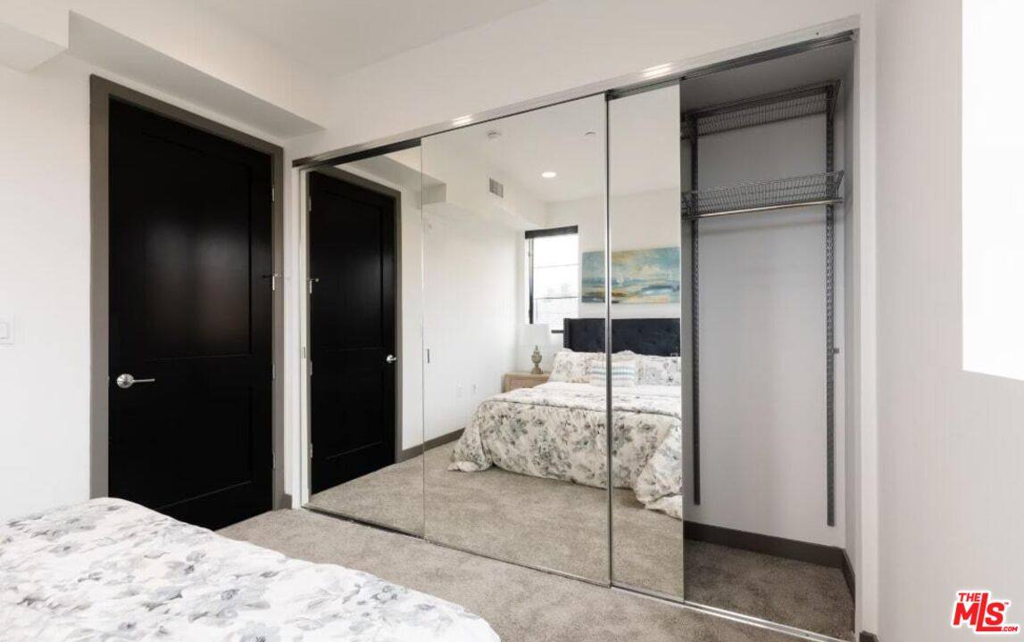 Apartment for rent at 552 N Hobart Blvd #208, Los Angeles, CA 90004