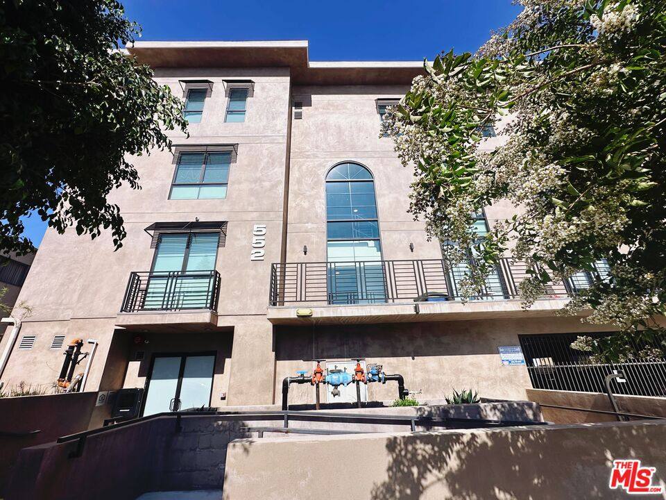 Apartment for rent at 552 N Hobart Blvd #208, Los Angeles, CA 90004