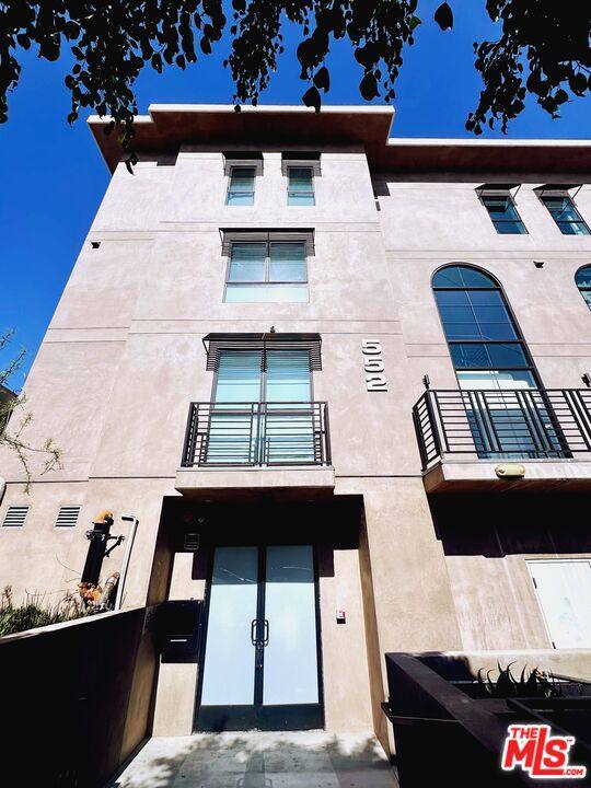 Apartment for rent at 552 N Hobart Blvd #208, Los Angeles, CA 90004
