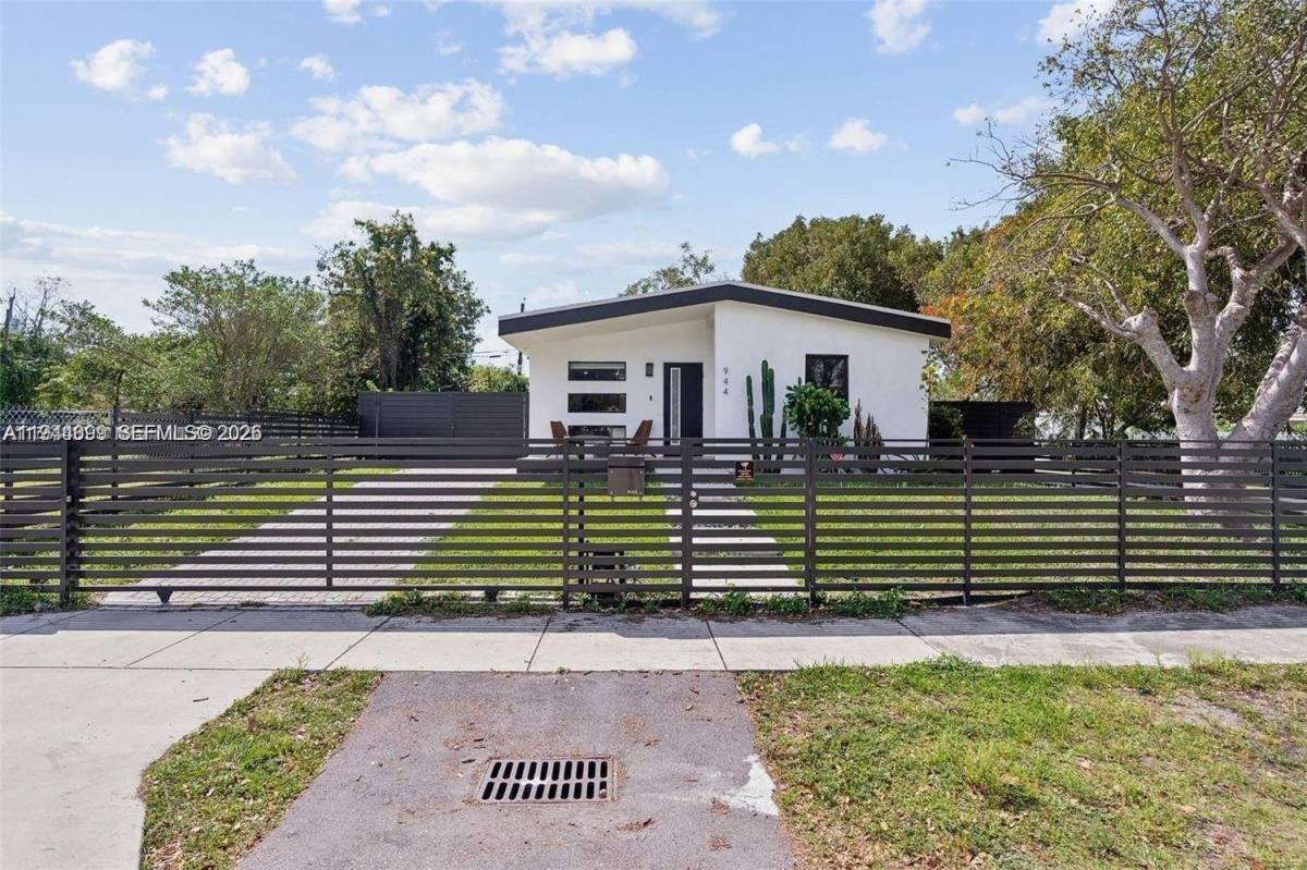 Apartment for rent at 944 NW 64th St #944, Miami, FL 33150