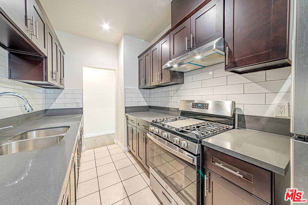 Apartment for rent at 1152 S Bronson Ave, Los Angeles, CA 90019