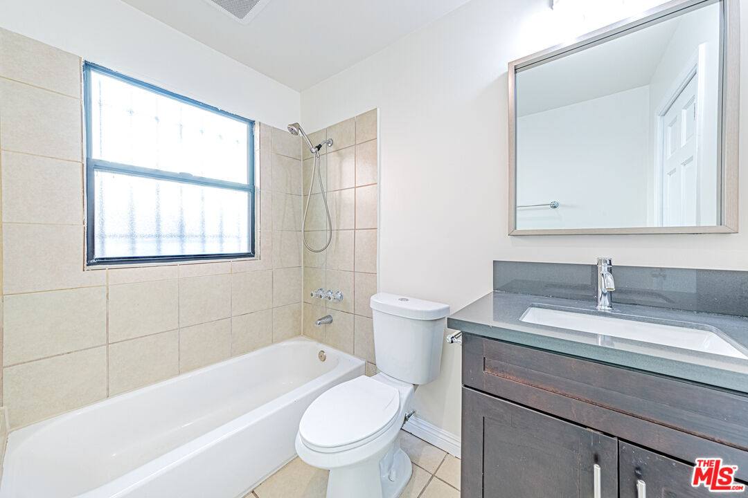 Apartment for rent at 1152 S Bronson Ave, Los Angeles, CA 90019